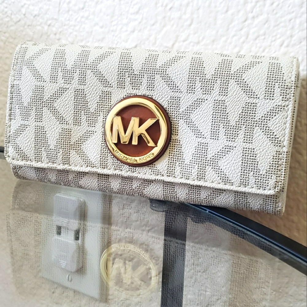 Michael Kors Ivory Wallet